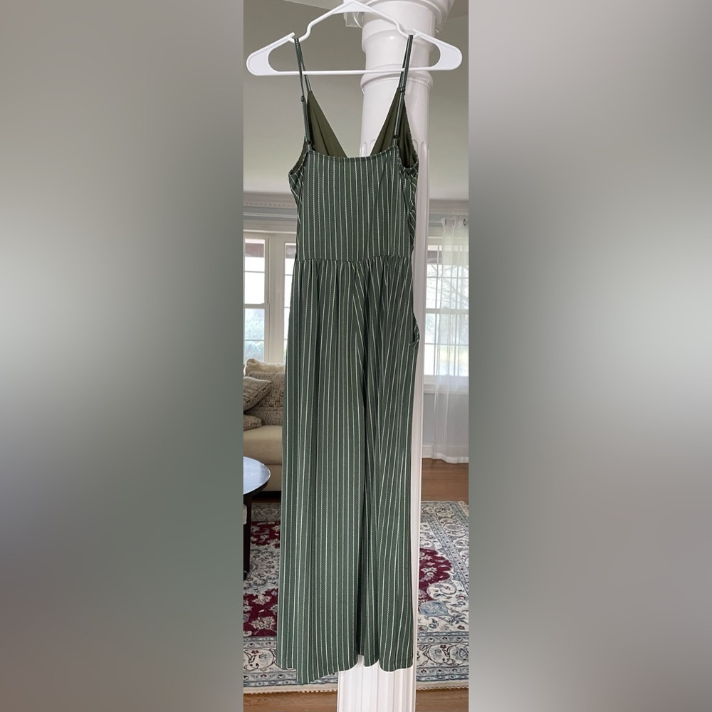 KaiTeigh women green striped crop Jumpsuit. New size S . V- neck sleeveless. - Picture 2 of 5